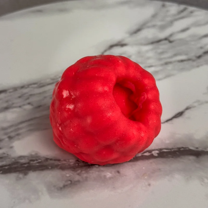 Raspberry dessert from the Ambra collection